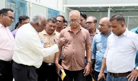 අතහැර දමා තිබෙන දකුණු ආසියාවේ විශාලතම ඇක්වාපොනික් (Aquaponic) තාක්ෂණික හරිතාගාරය නිරීක්ෂණයට කෘෂිකර්ම, පශු සම්පත්, ඉඩම් සහ වාරිමාර්ග අමාත්‍ය කේ.ඩී. ලාල්කාන්ත මහතා එක්වෙයි.